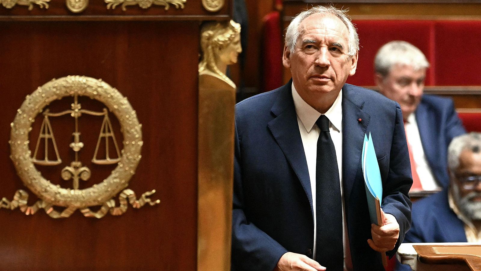 Francia vuelve al punto de partida tras la caída de Bayrou: "Es una crisis gubernamental y del régimen"