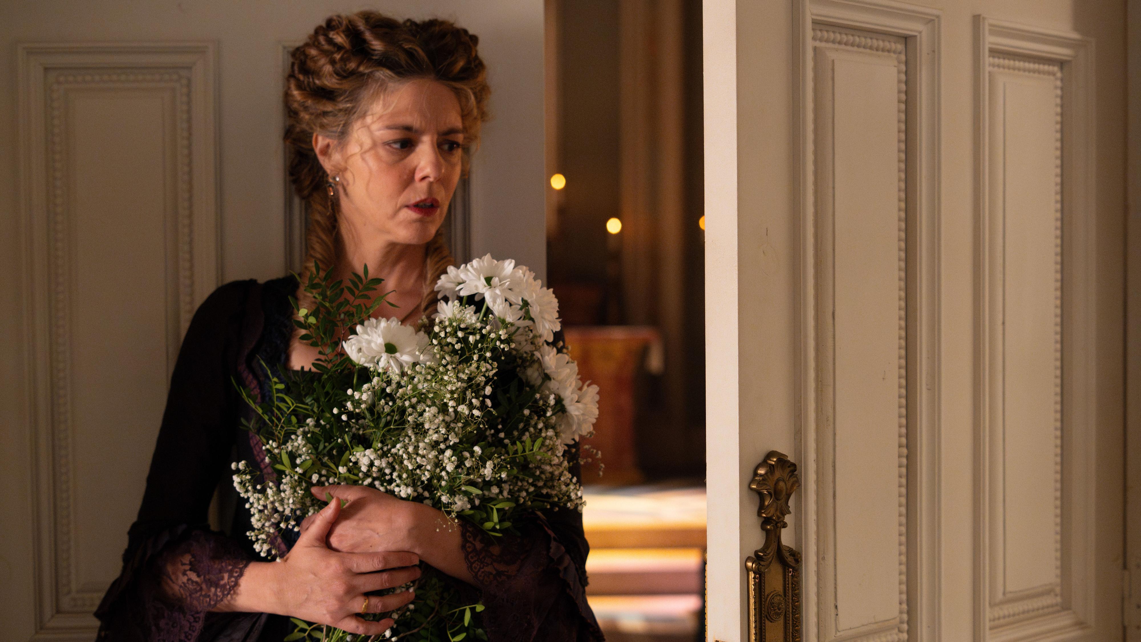 Uncover Kelly Cadigan's hidden depths with these revealing pictures