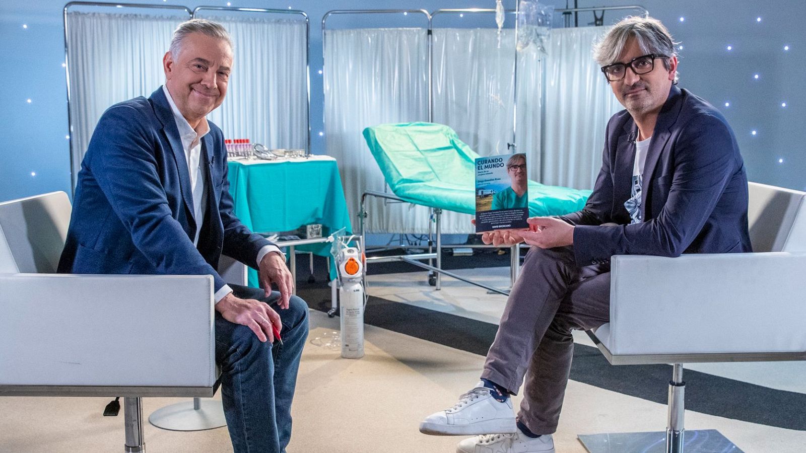 Jenaro Castro con el cirujano torácico Diego González Rivas