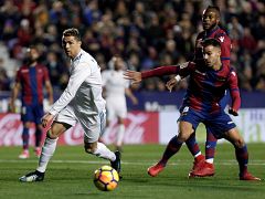 El Madrid vuelve a tropezar en el Ciutat de Valencia