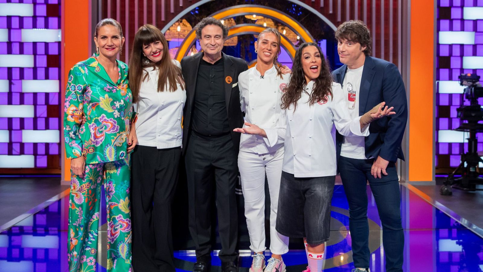 Yolanda Ramos, Ana Callís y Lorena Castell, junto a los jueces de 'MasterChef Celebrity 10'