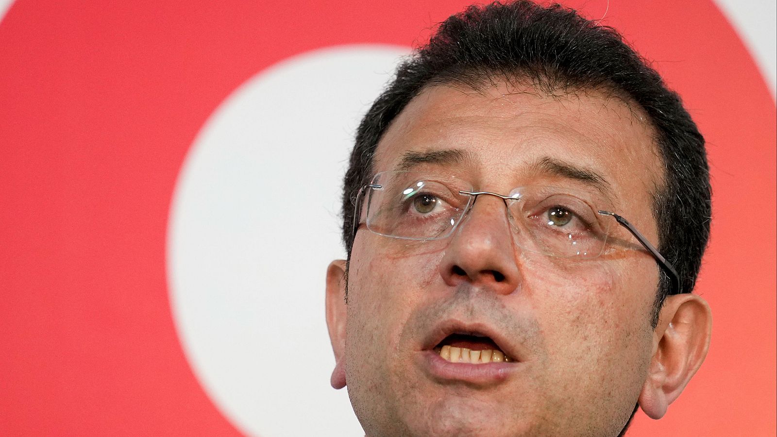 El alcalde de Estambul rechaza la acusación de falsedad documental en su diploma