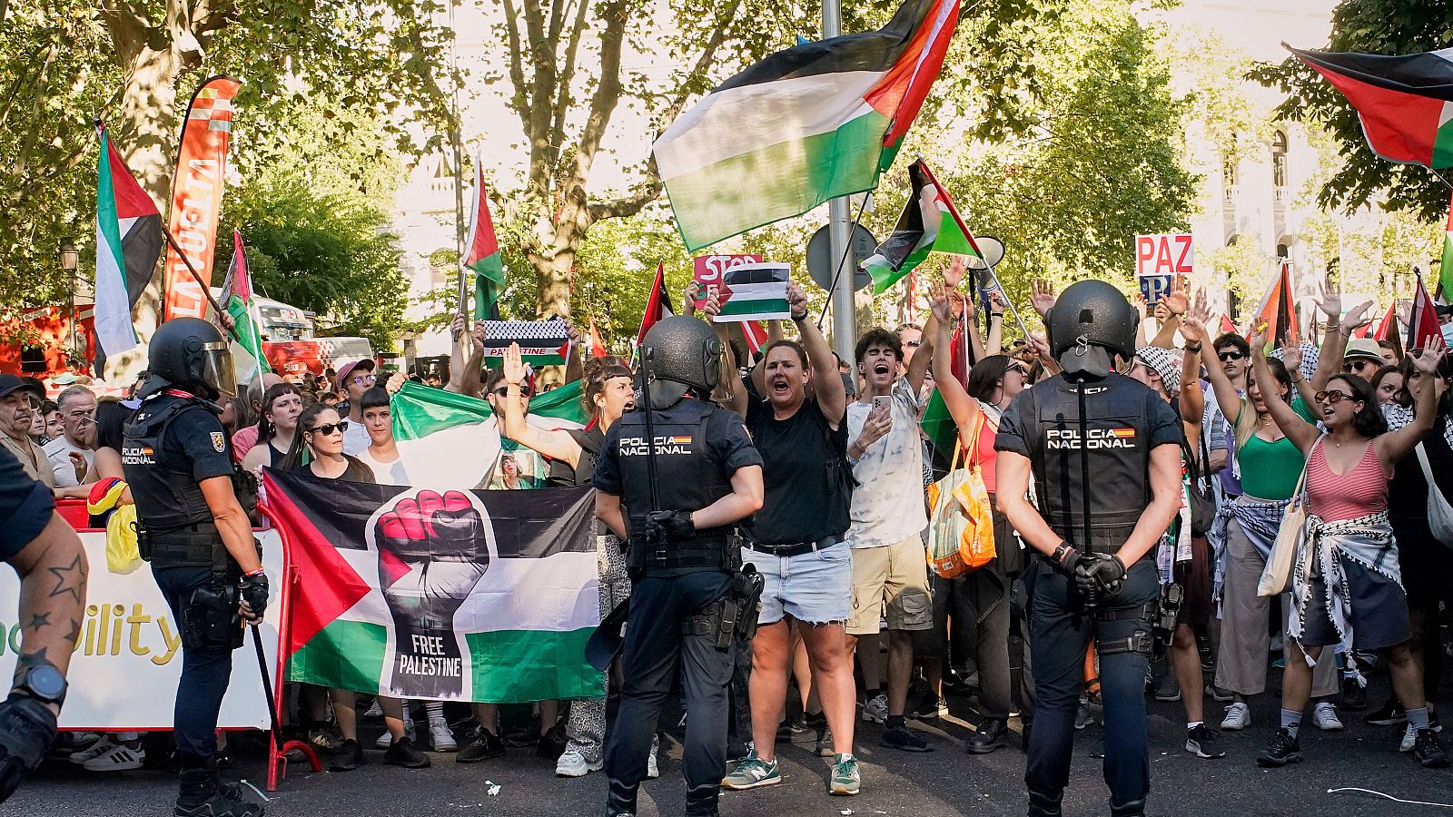 Las protestas propalestinas detienen la Vuelta a su paso por Madrid