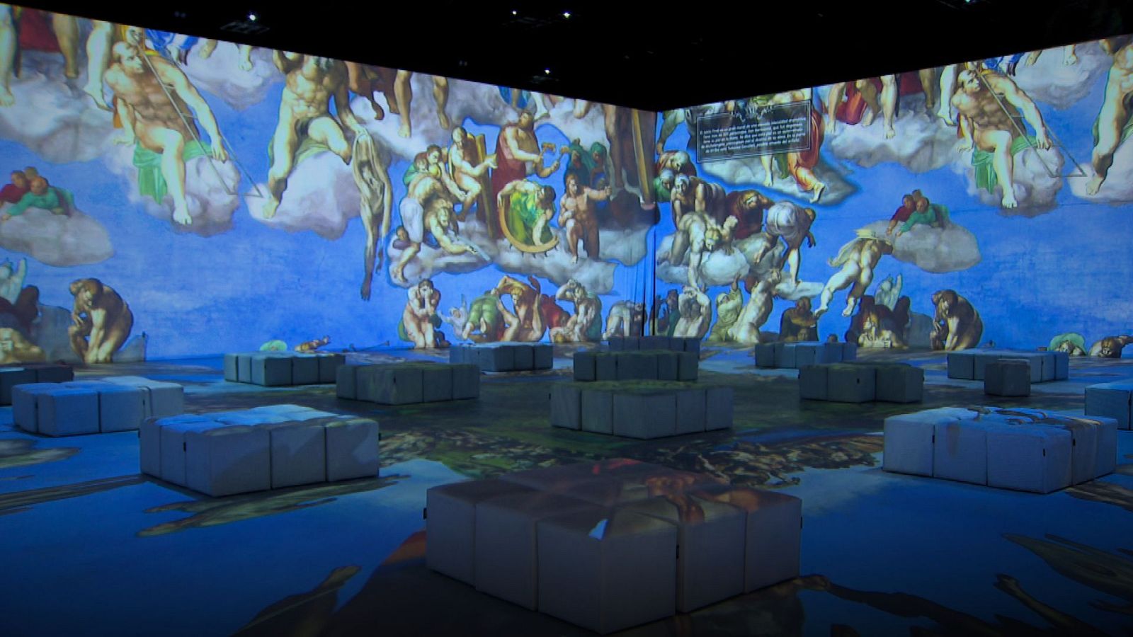 Projecció immersiva en una de les sales de l'IDEAL Barcelona