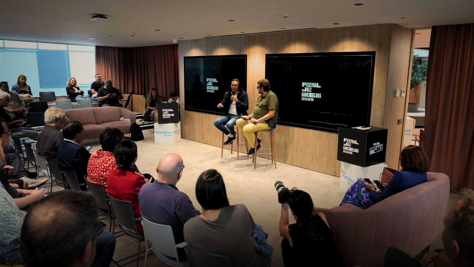 Tomatito i el director artístic del Festival de Jazz de Barcelona, Joan Anton Cararach