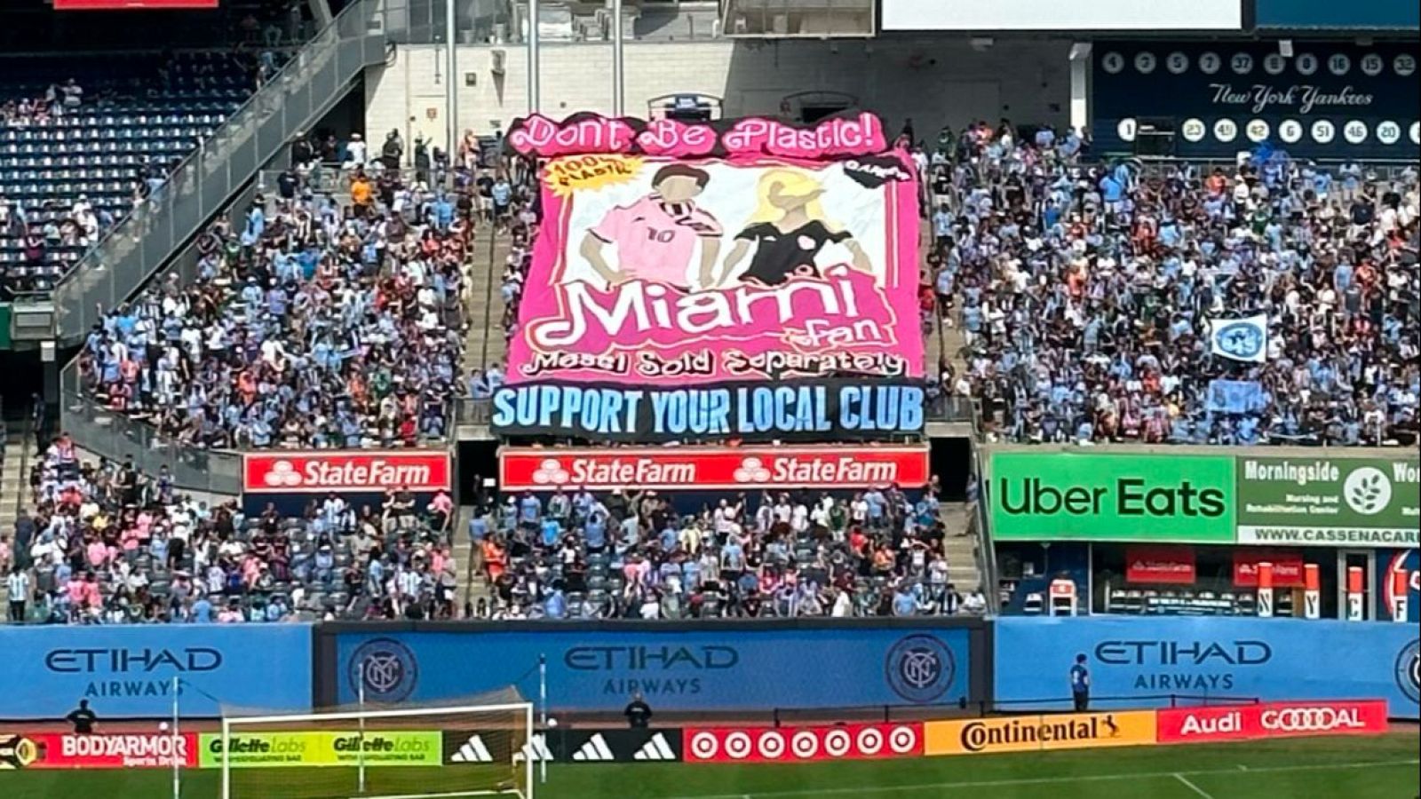 Tifo de aficionados de la MLS en un partido NYC - Miami