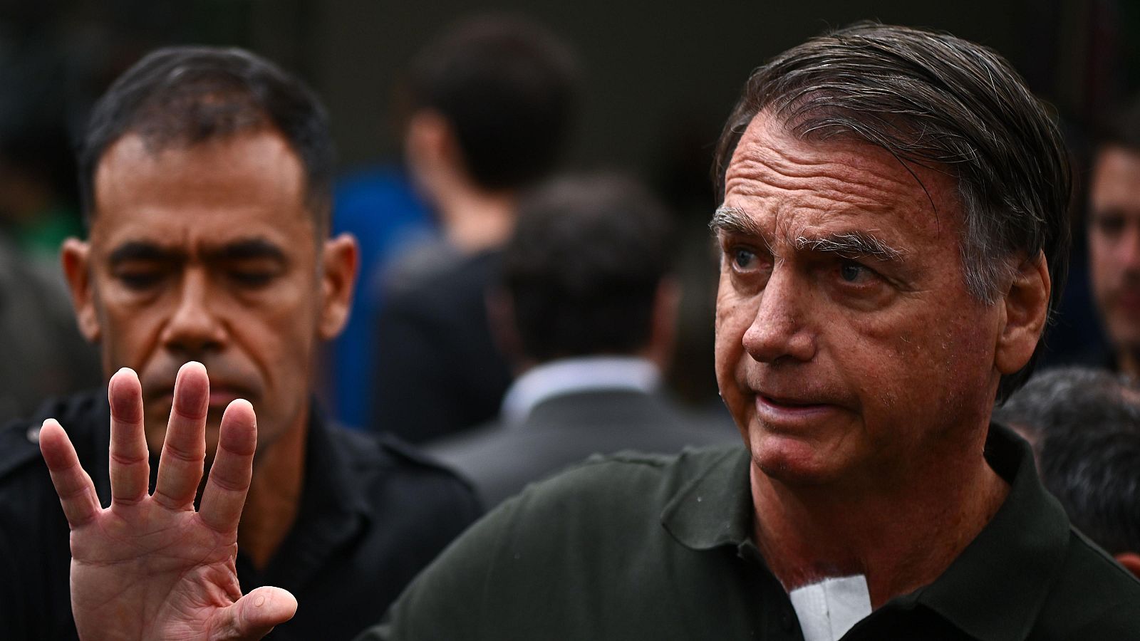 El expresidente de Brasil, Jair Bolsonaro, a su salida del hospital el pasado domingo