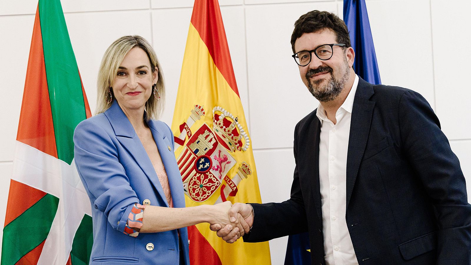 El Gobierno central y el vasco acuerdan el traspaso de las prestaciones contributivas y del subsidio de desempleo