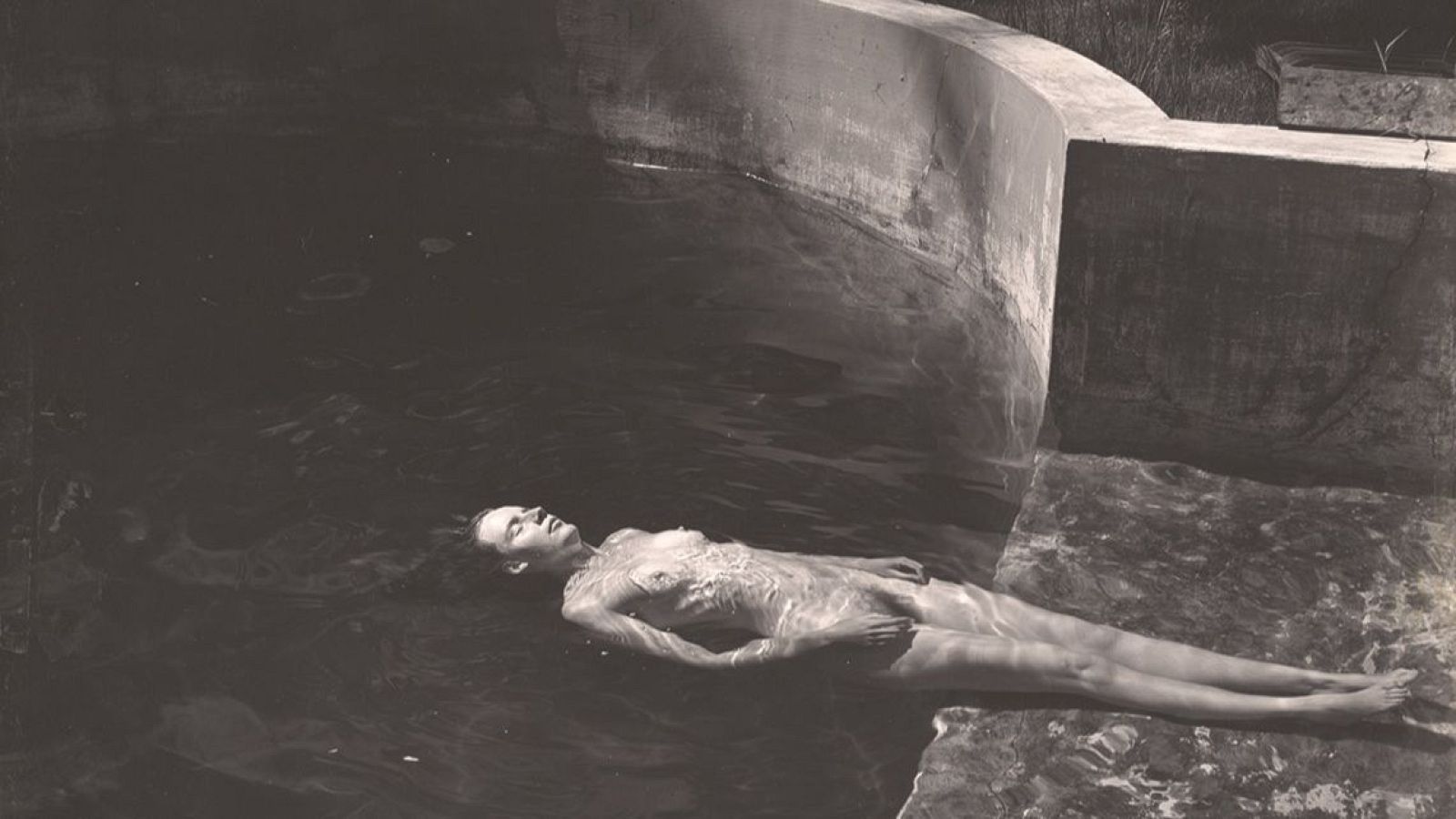 Edward Weston acaricia la materia de las formas