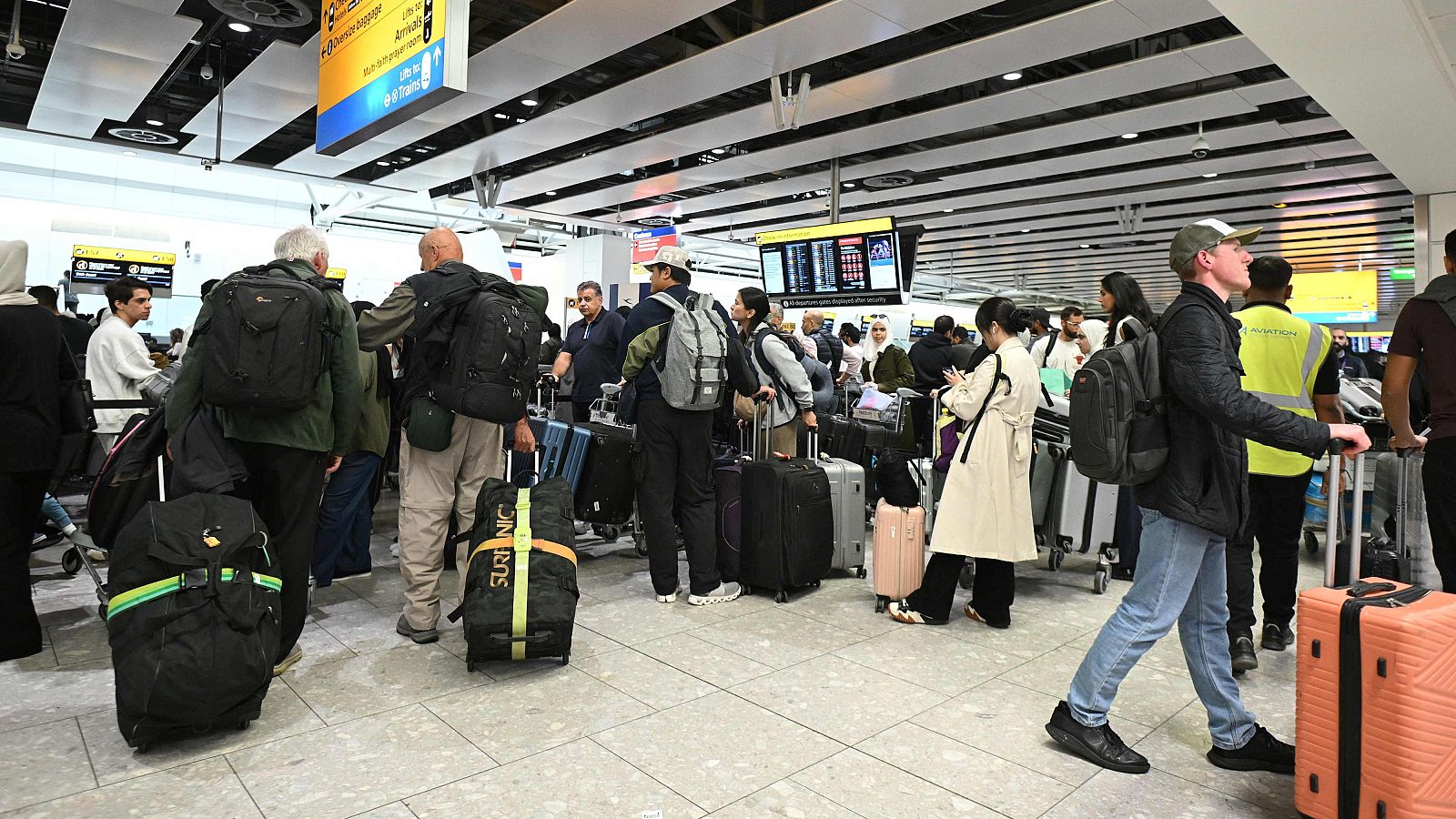 El ciberataque a los sistemas de facturación y embarque mantiene las incidencias en varios aeropuertos europeos