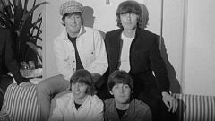 Fútbol entre "gordos y flacos" o el éxito de Los Beatles en Barcelona: las imágenes inéditas de 'Los archivos secretos del NO-DO'