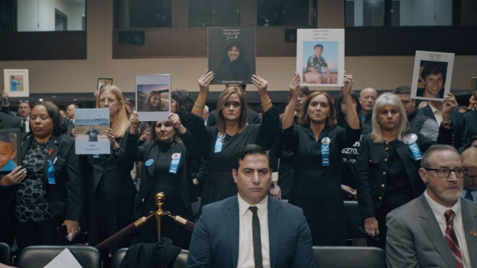 Familiares de víctimas, en el Senado