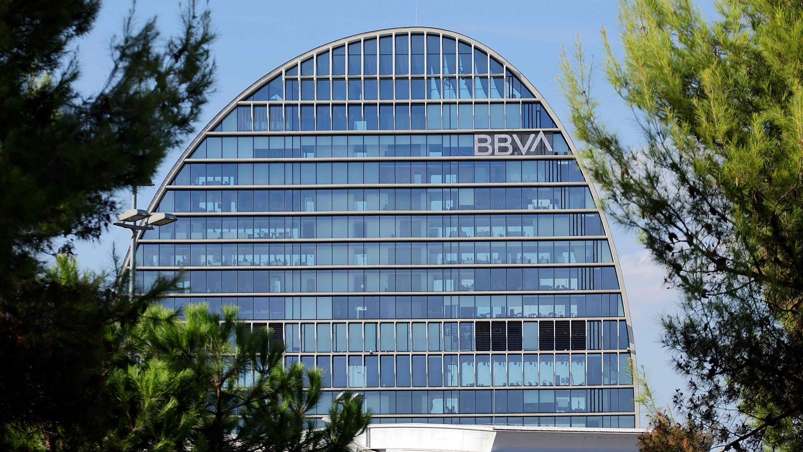 La CNMV autoriza la oferta mejorada de la opa del BBVA por el Banco Sabadell