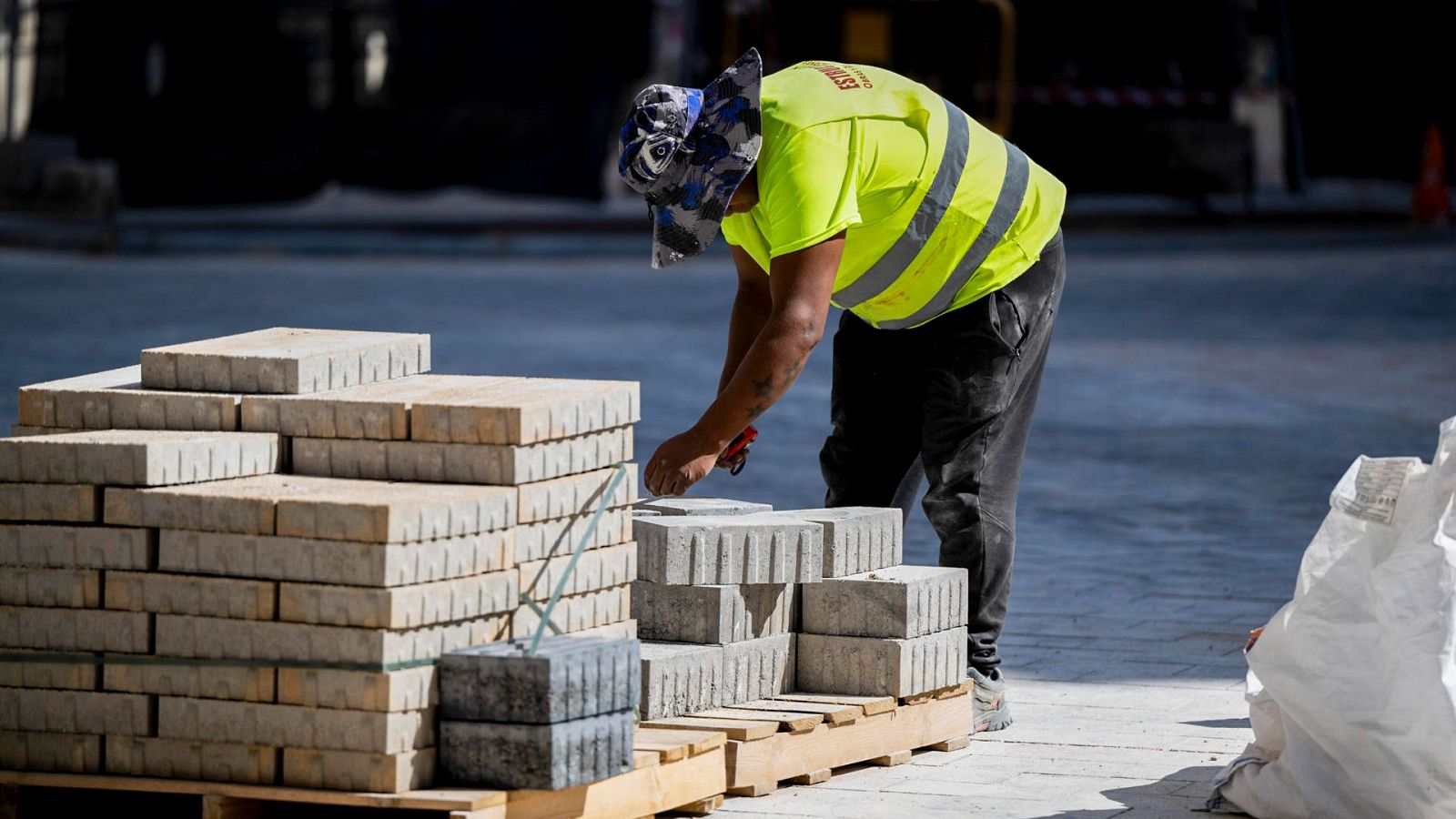 La economía creció un 0,8% en el segundo trimestre, una décima más de lo esperado, por el consumo y la inversión