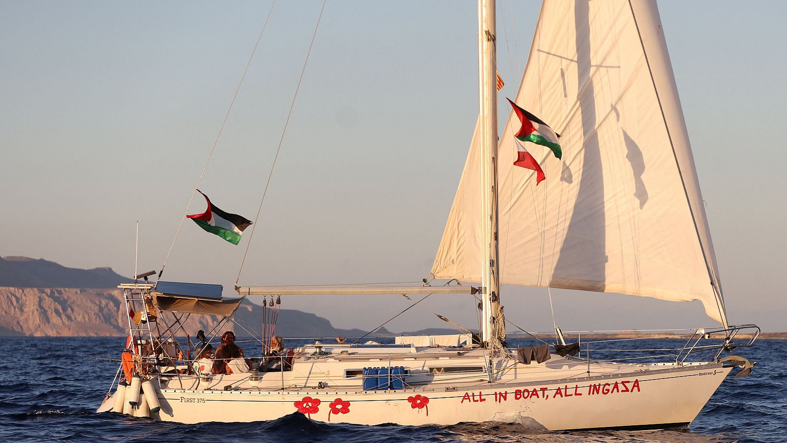 El barco de los miembros del comité directivo de la flotilla que va a Gaza se retira por problemas mecánicos