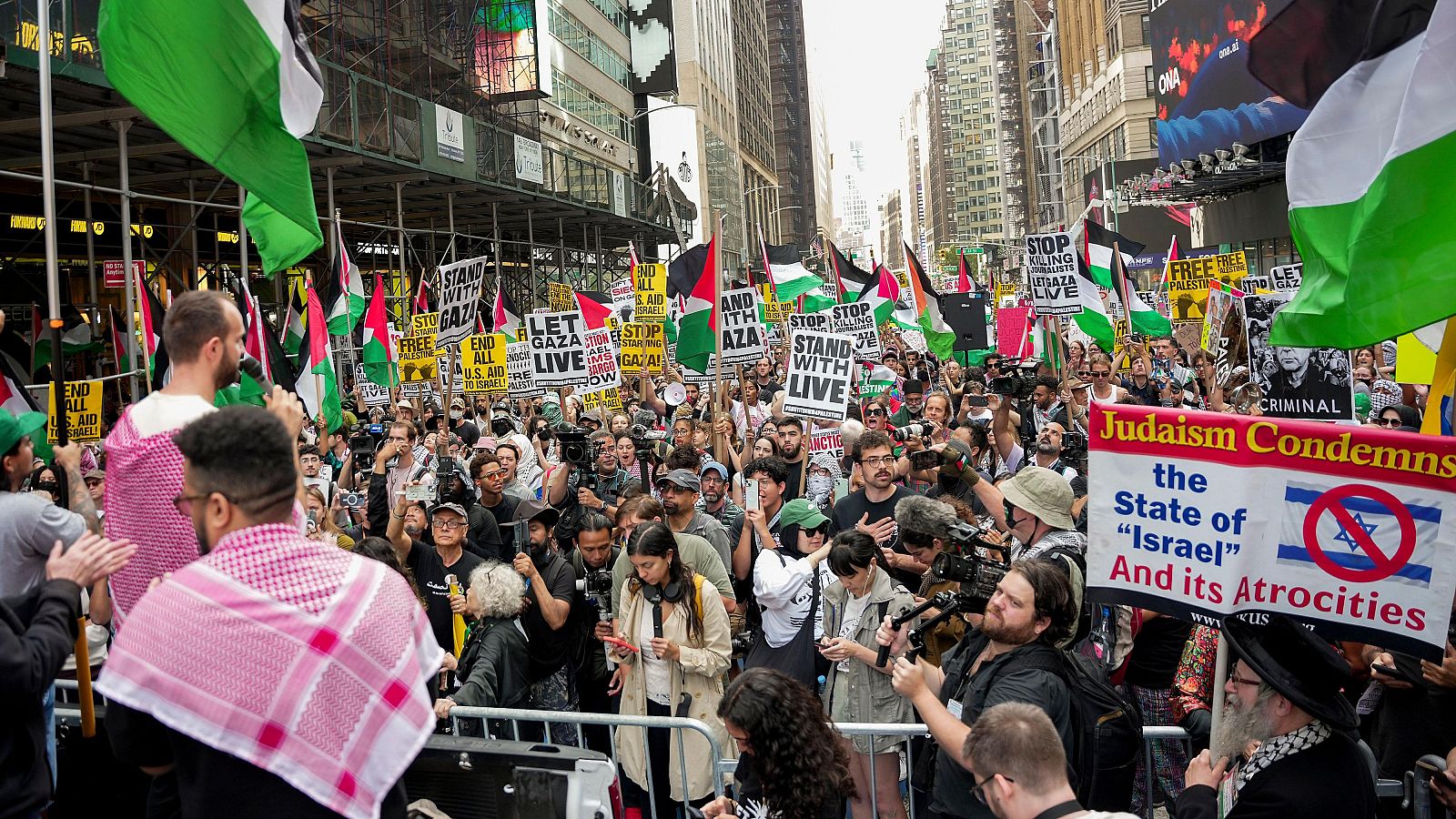 Multitudinaria marcha en Nueva York por la paz en Palestina y contra Netanyahu