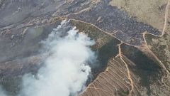 El incendio de Peñalba de la Sierra, Guadalajara, entra en la provincia de Segovia y obliga a desalojar Riofrío y La Pinilla