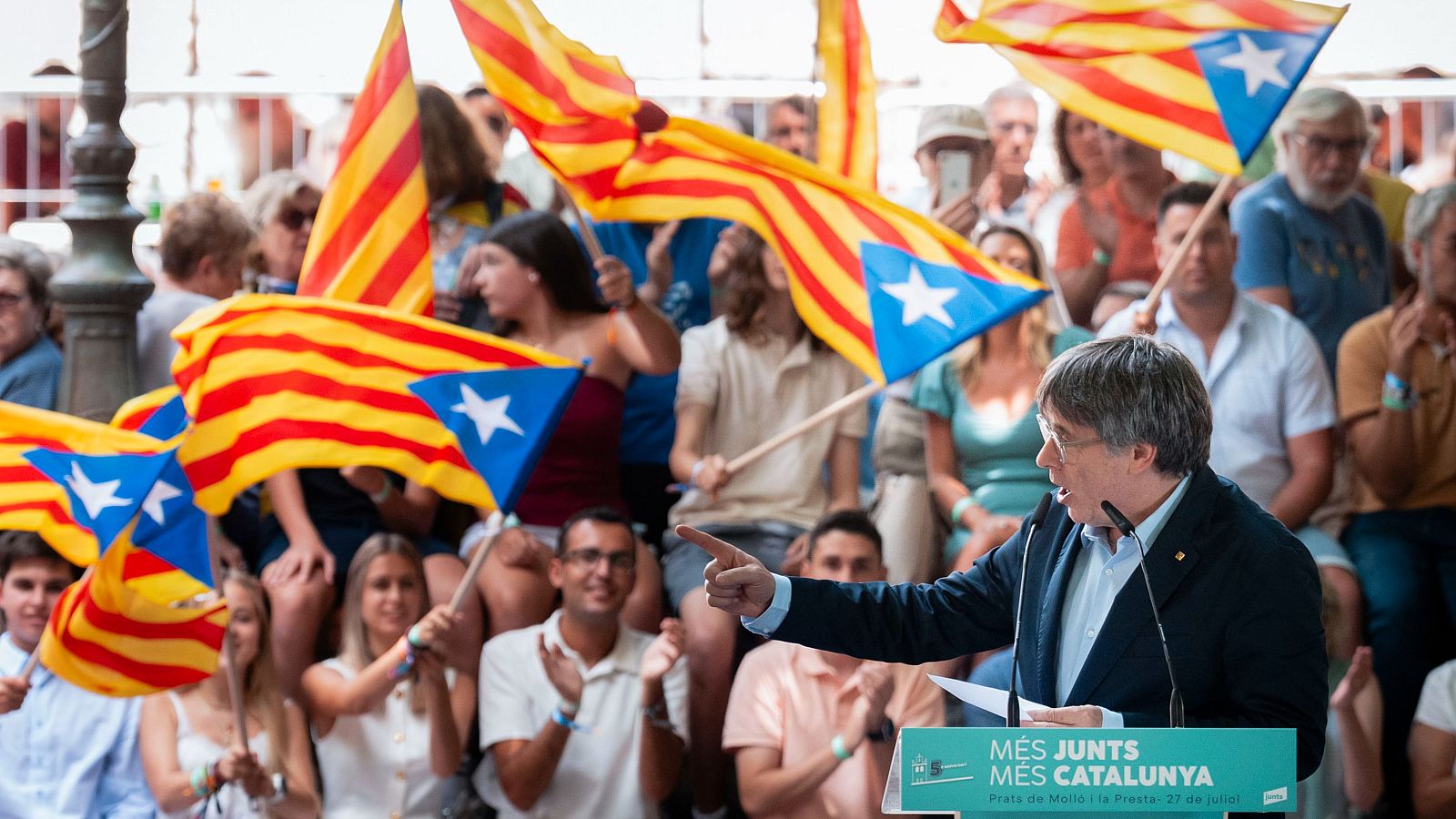 Carles Puigdemont durante un mitin en Barcelona antes de su huída