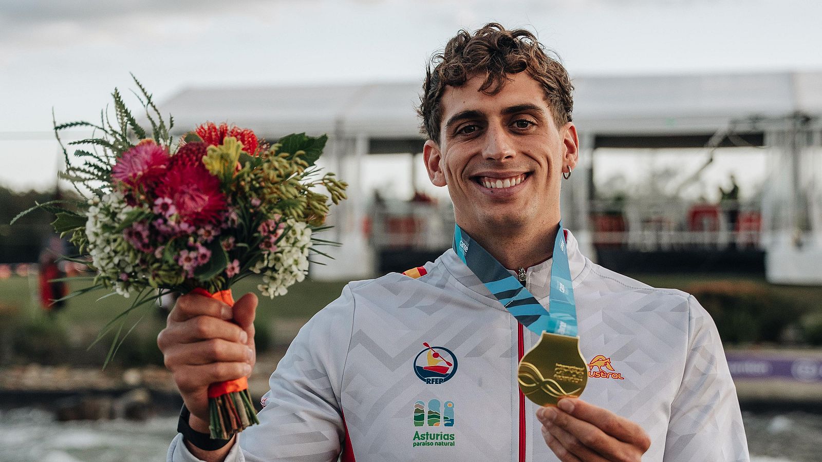 David Llorente, primer campeón del mundo de Kayak Cross Contrarreloj