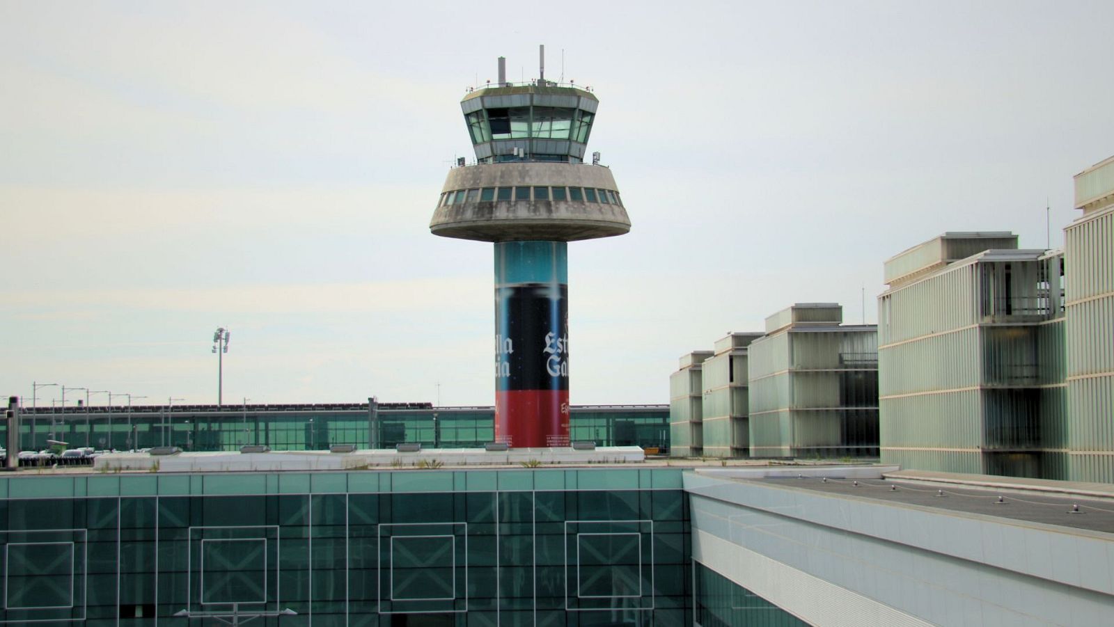 L'antiga torre de control que desapareixerà amb l'ampliació de la Terminal 1