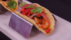 Receta de tacos mexicanos con gambas, jalapeños y cebolla de Miguel Torres en MasterChef Celebrity 10