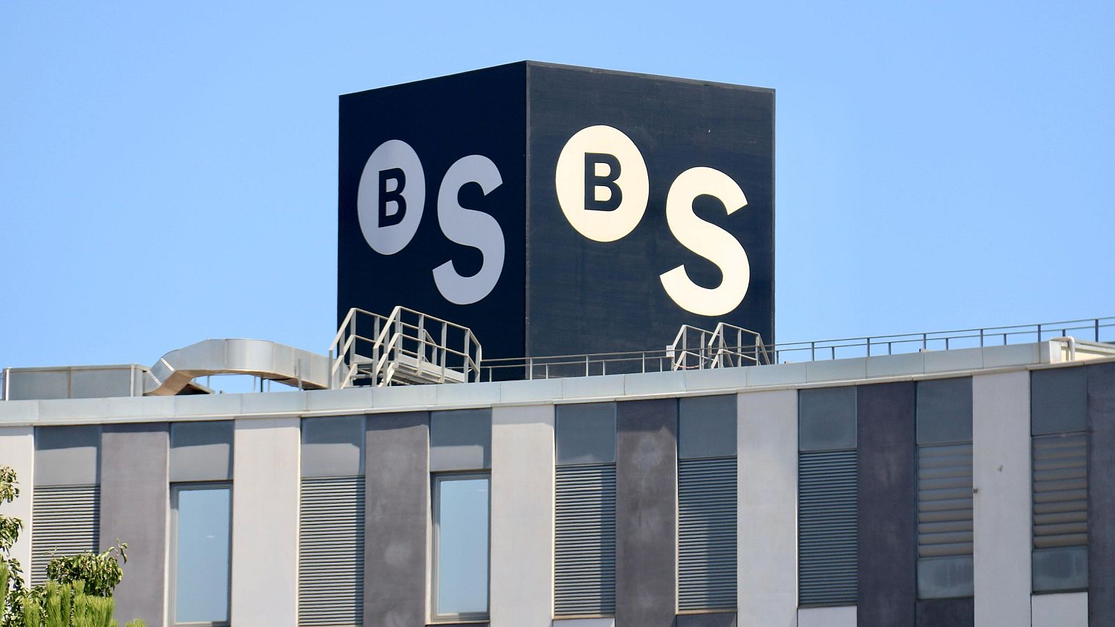 Cub a la seu del Banc Sabadell a Sant Cugat del Vallès. | ACN