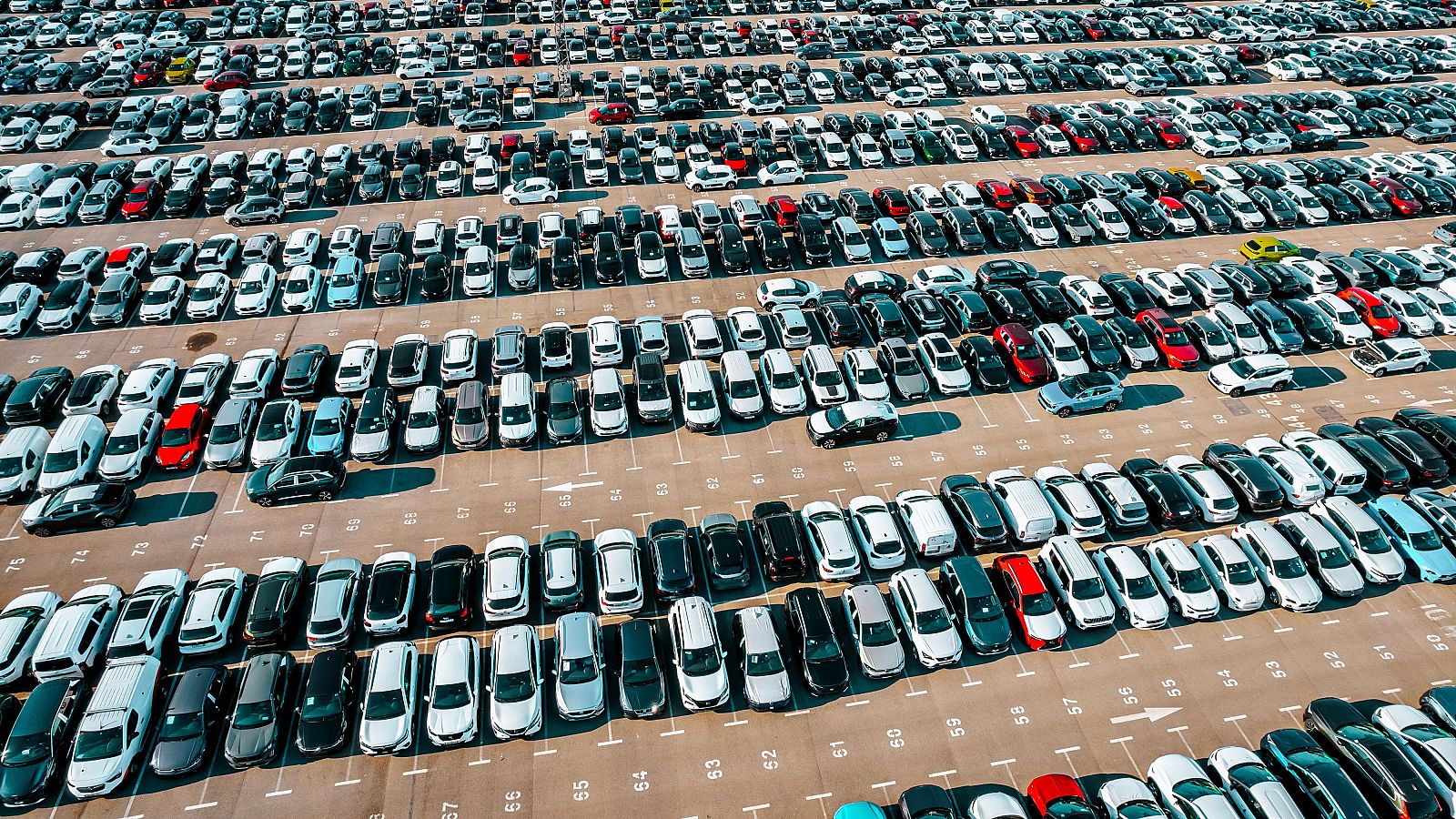 La venta de vehículos supera por primera vez durante septiembre los niveles prepandemia gracias a los eléctricos
