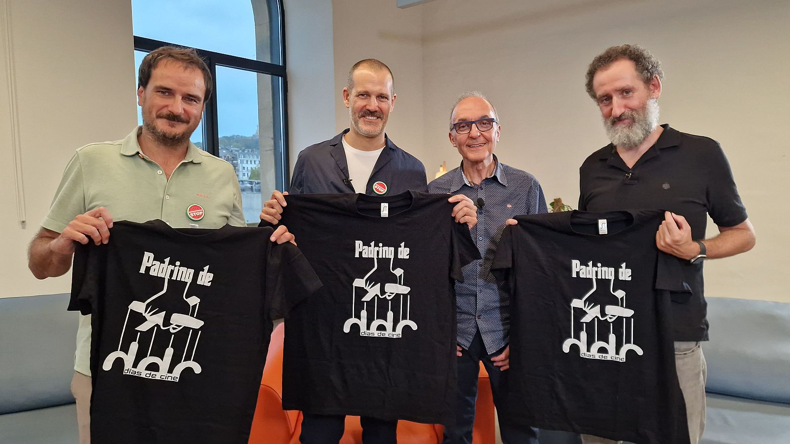 Los Moriarti, padrinos de 'Días de Cine' con el director del programa, Gerardo Sánchez