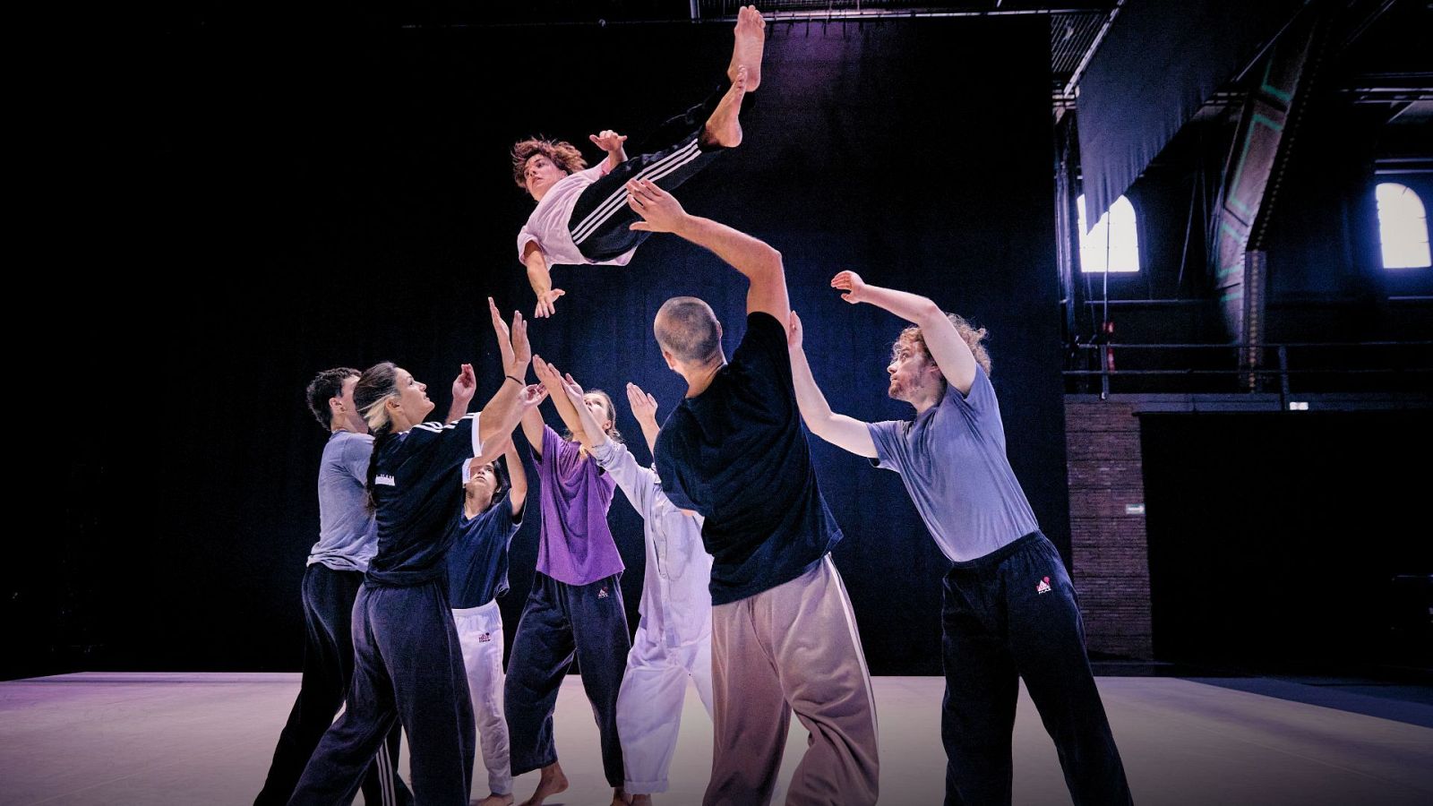 Un dels moments de l'assaig de 'Faula' al Mercat de les Flors