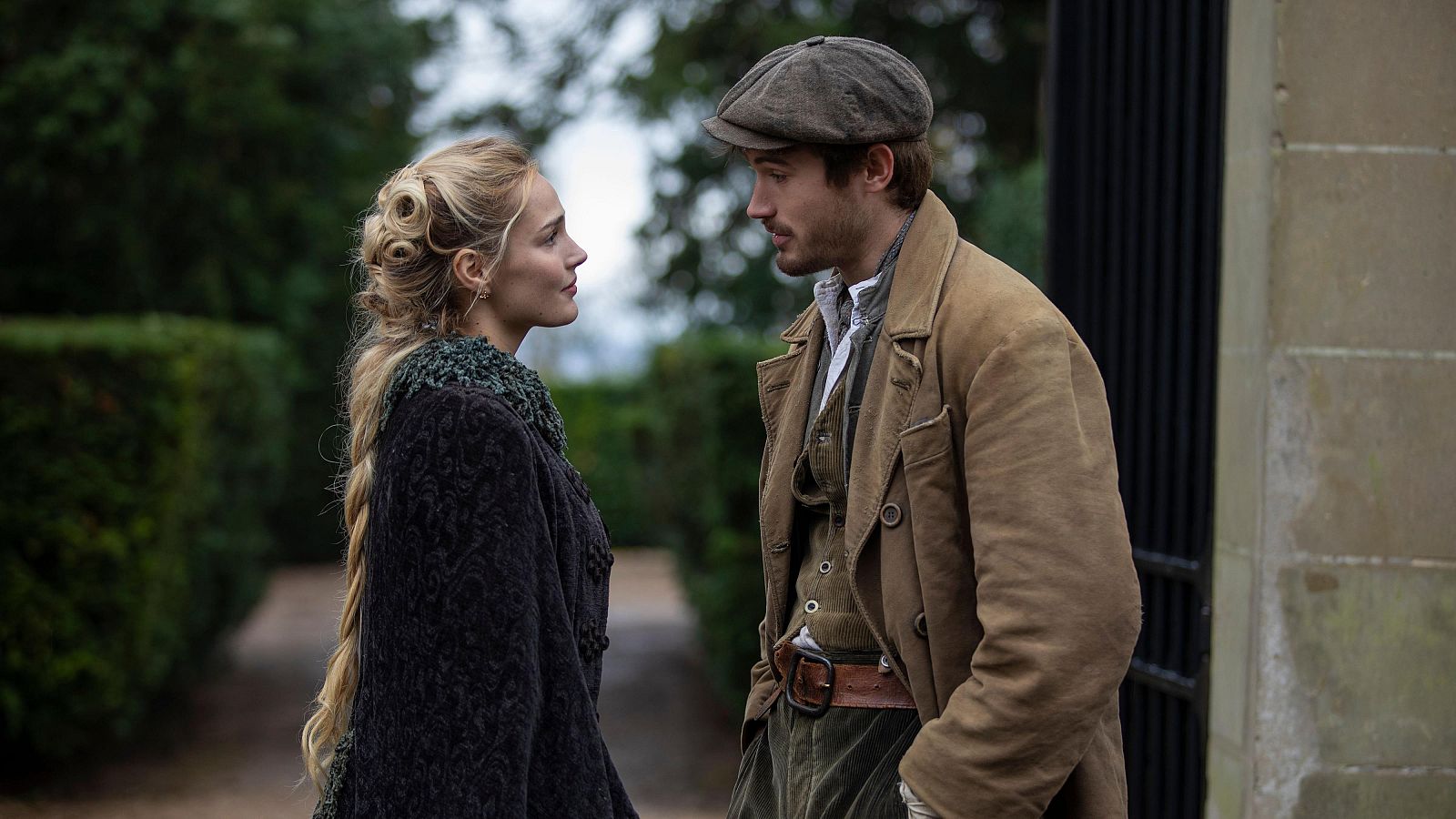 El Bazar de la Caridad: personajes y reparto de la serie