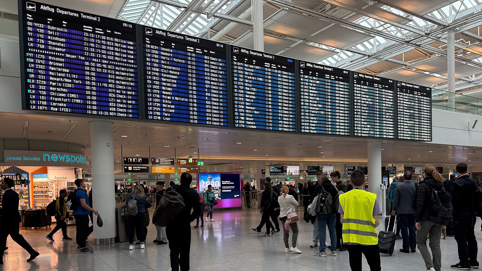 El aeropuerto de Múnich retoma su actividad tras tener que cerrar por segunda noche por drones