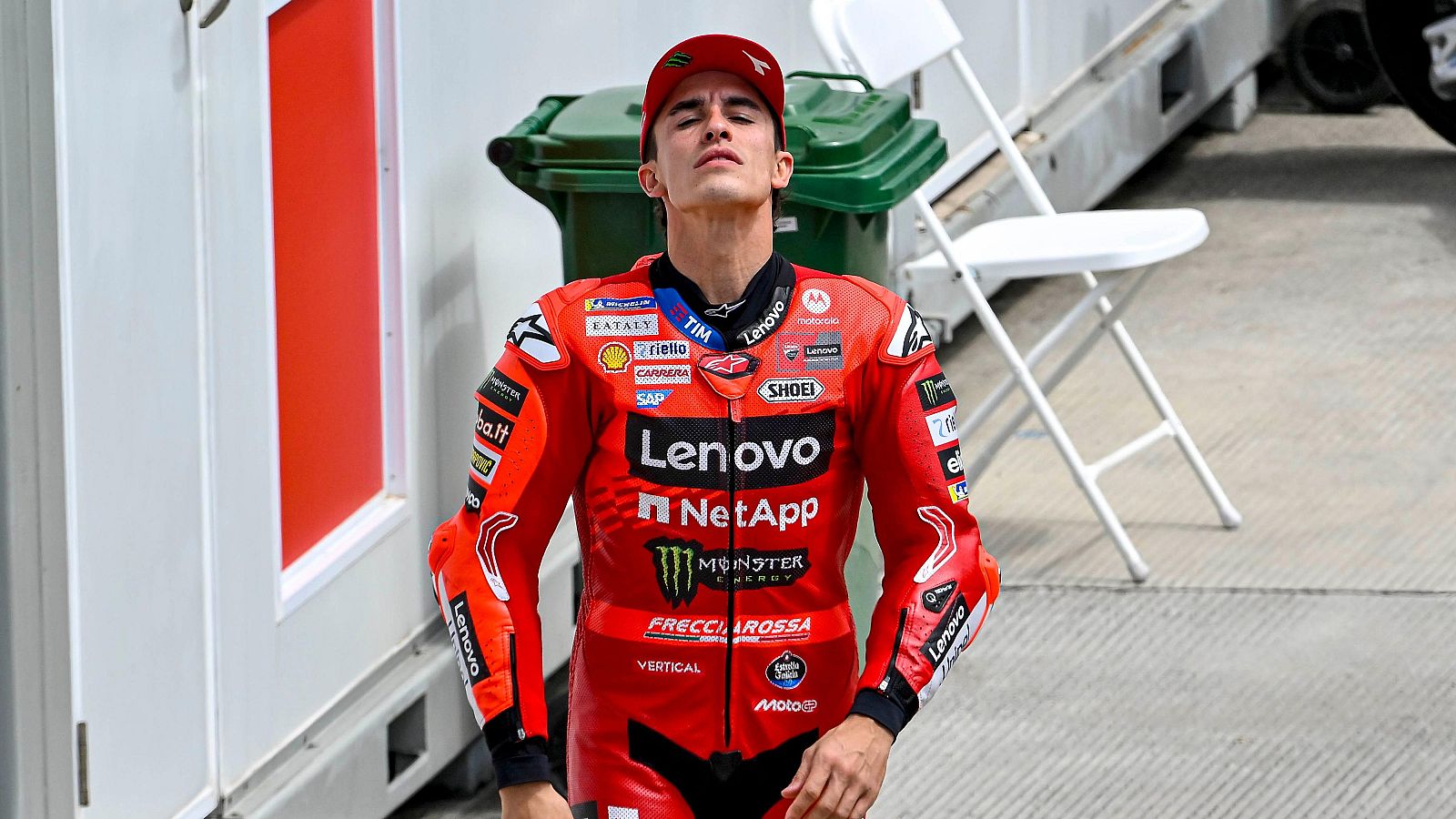 Marc Márquez se daña el hombro y la clavícula en el GP de Indonesia.