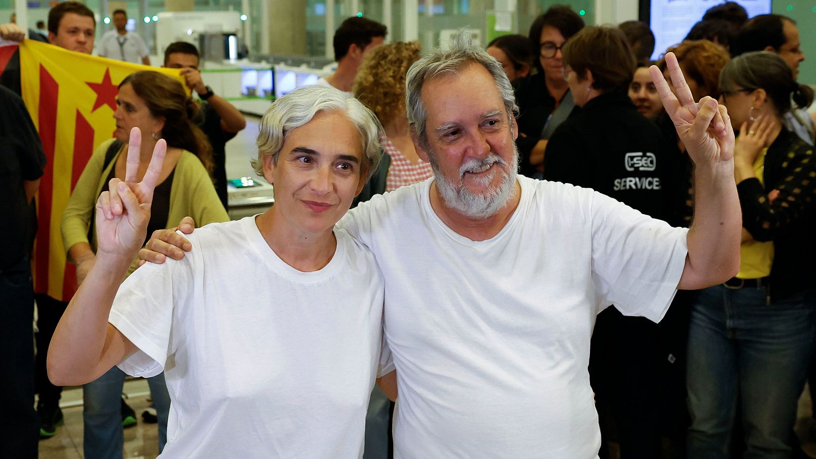 Ada Colau i Jordi Coronas en arribar a l'Aeroport del Prat després de ser deportats d'Israel