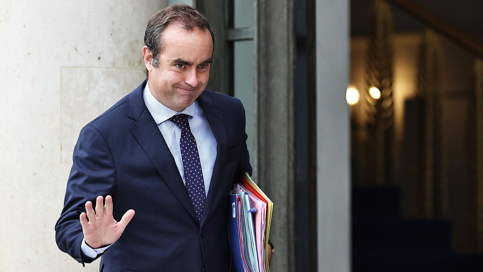 Lecornu abre una ronda de contactos con los líderes de coalición para mantener la estabilidad política