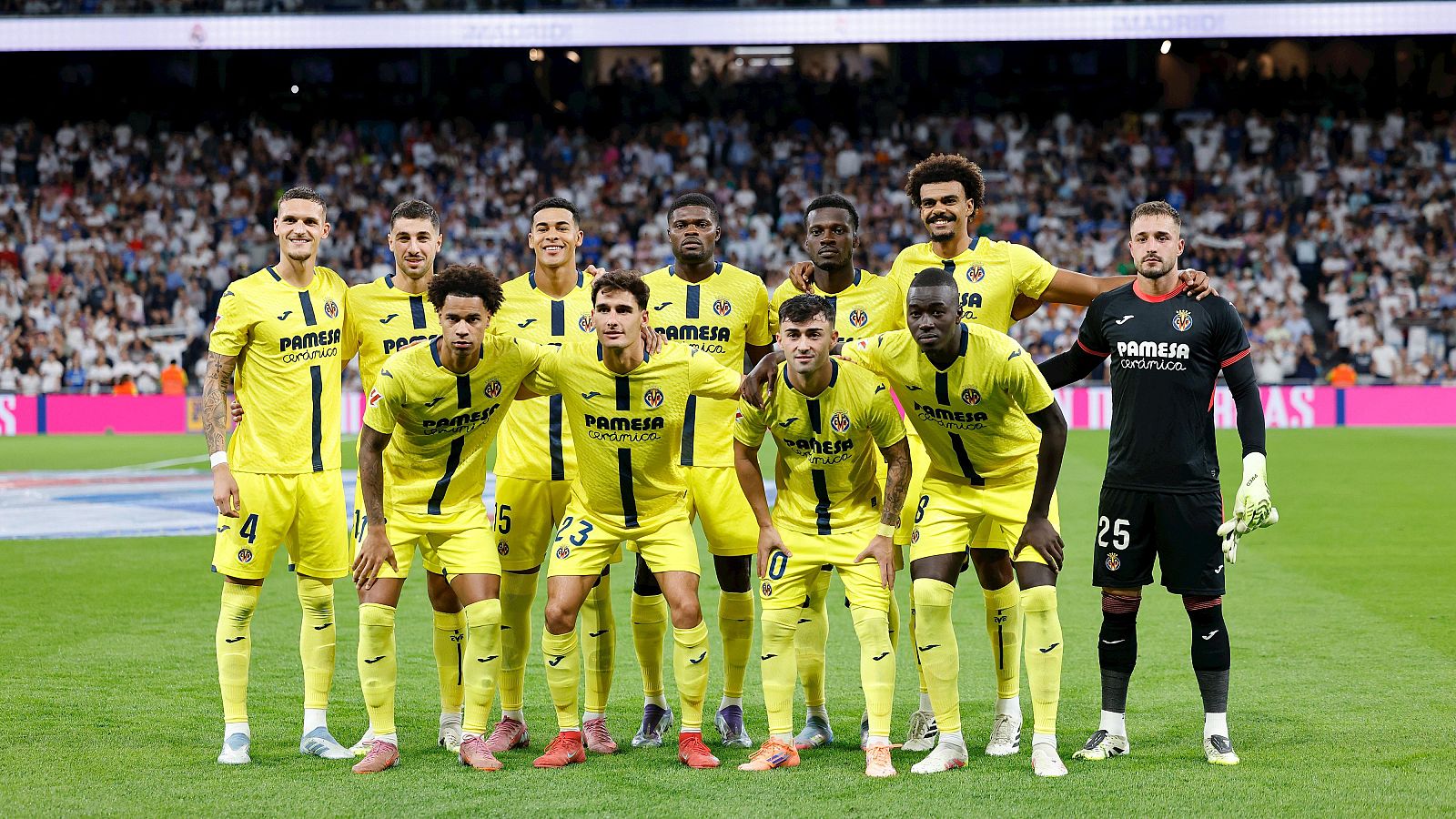 La plantilla del Villarreal antes de jugar su partido de liga frente al Real Madrid.