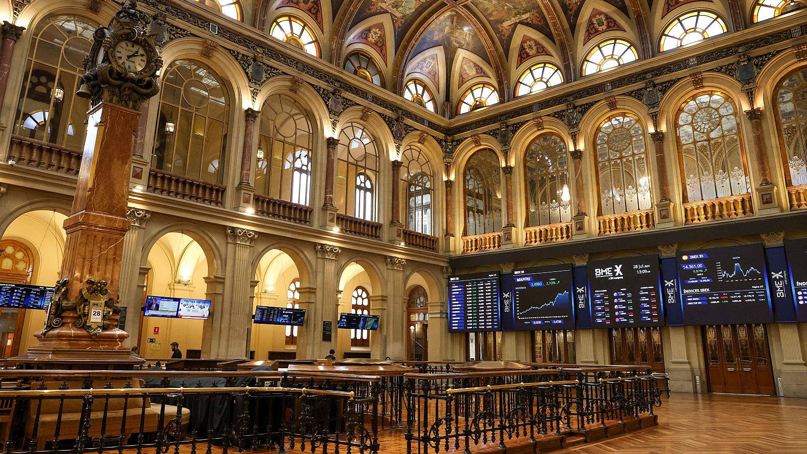 Los consejeros ejecutivos tuvieron una remuneración en 2024, de media, 33 veces el sueldo medio de los empelados rasos