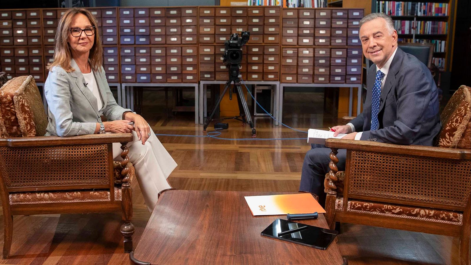 María Dueñas con Jenaro Castro durante la entrevista