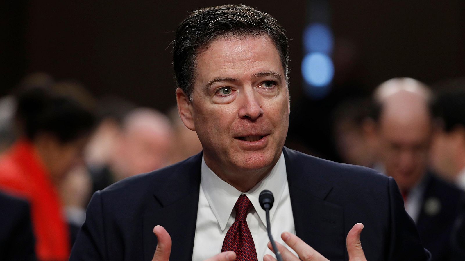 El exjefe del FBI James Comey se declara no culpable de cargos de declaración falsa y obstrucción