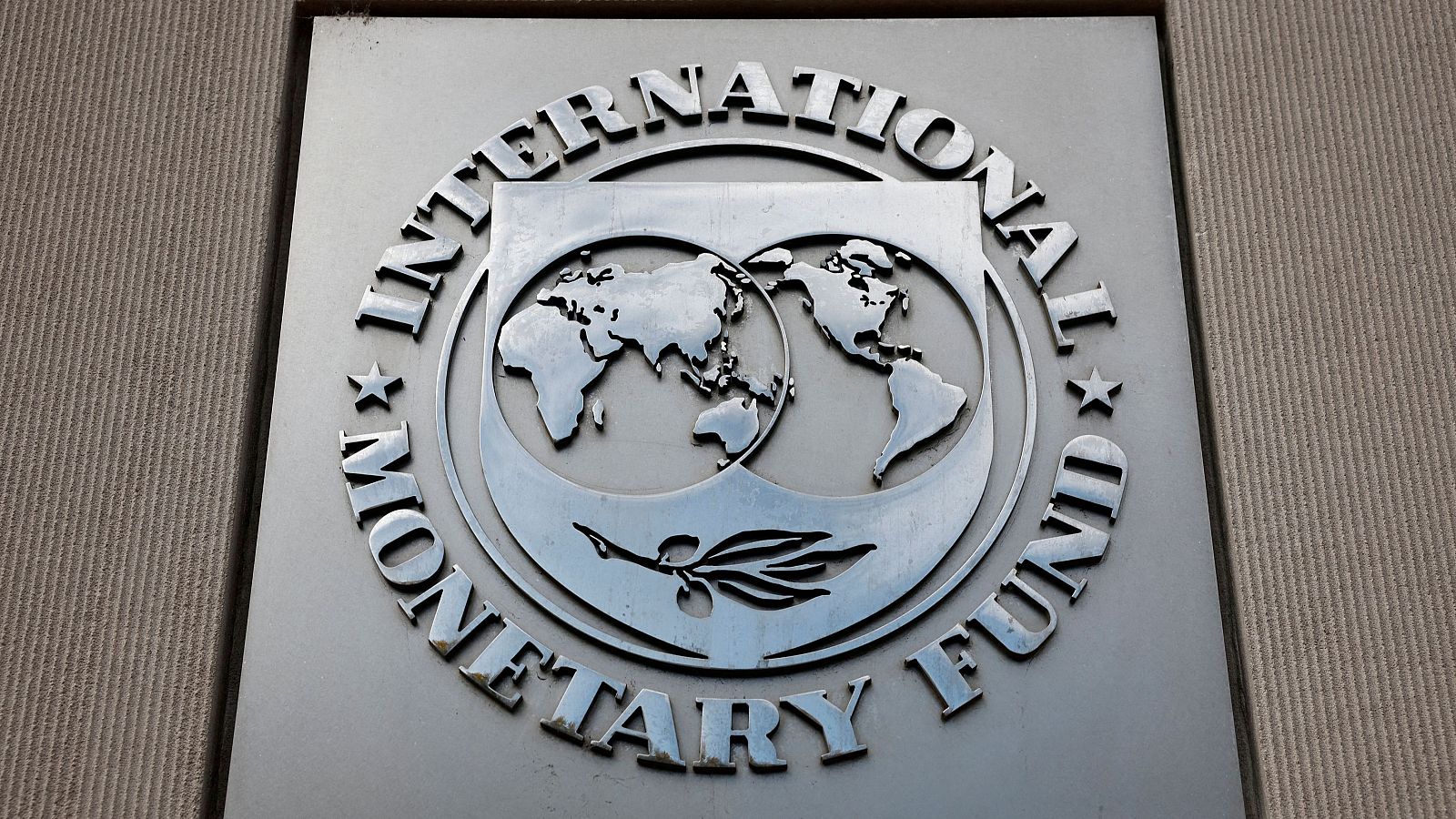 El FMI cree que la economía mundial avanza "mejor de lo que se temía", pero todavía se mantiene la incertidumbre