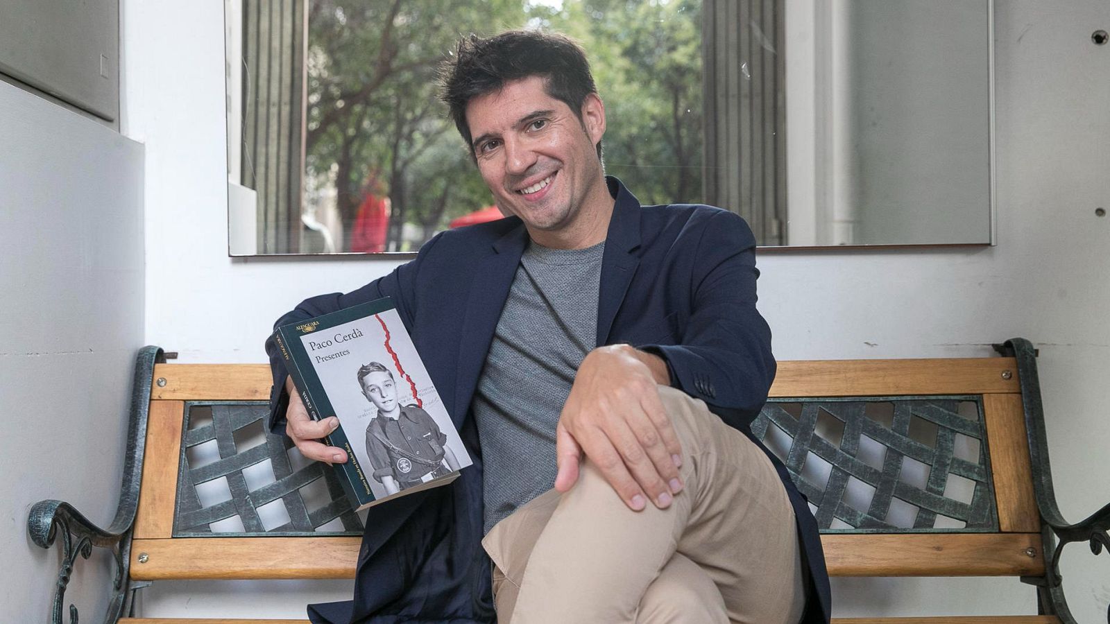 Paco Cerdà, Premio Nacional de Narrativa 2025 por 'Presentes'