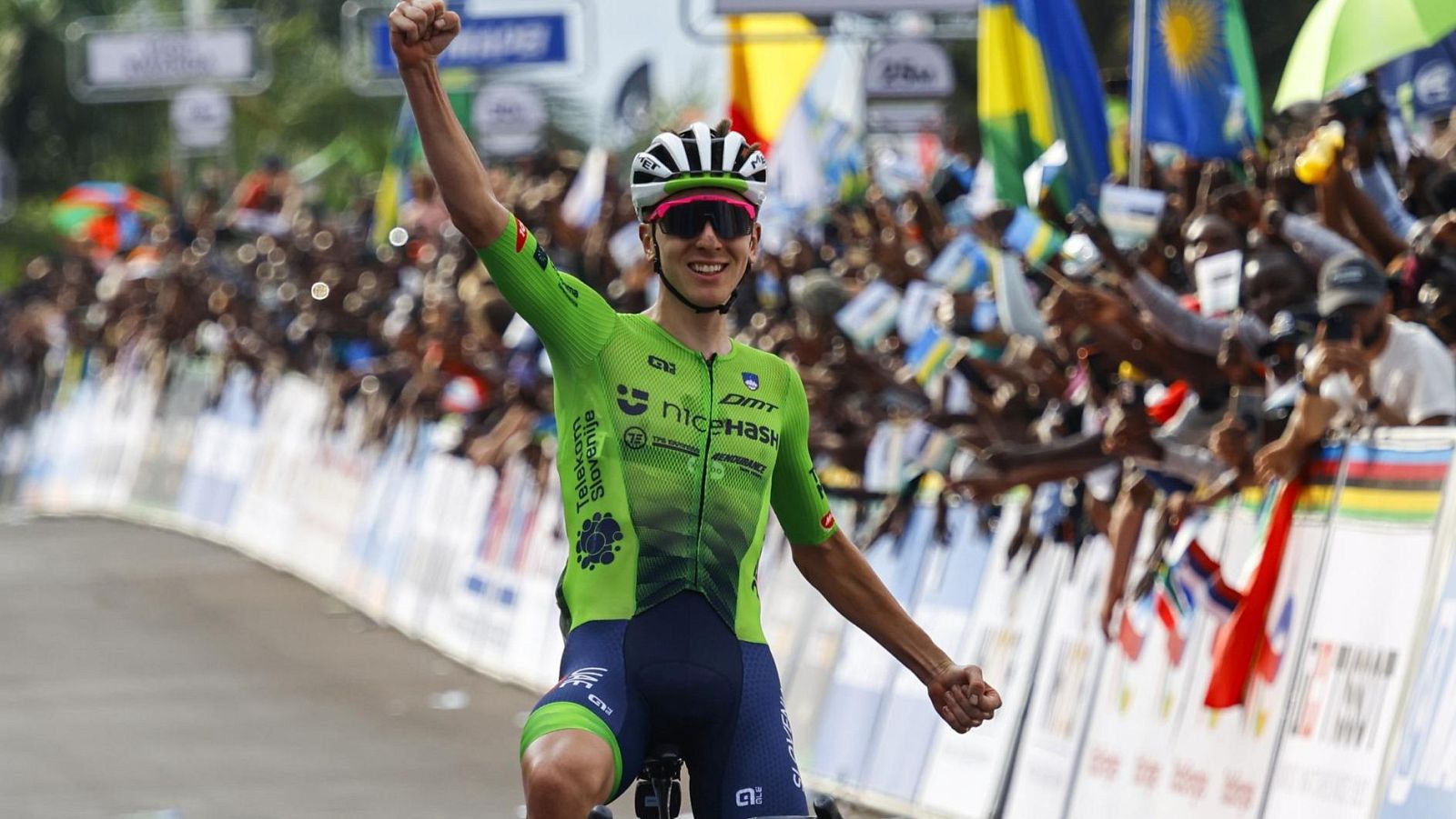 Tadej Pogacar culmina un 2025 de ensueño