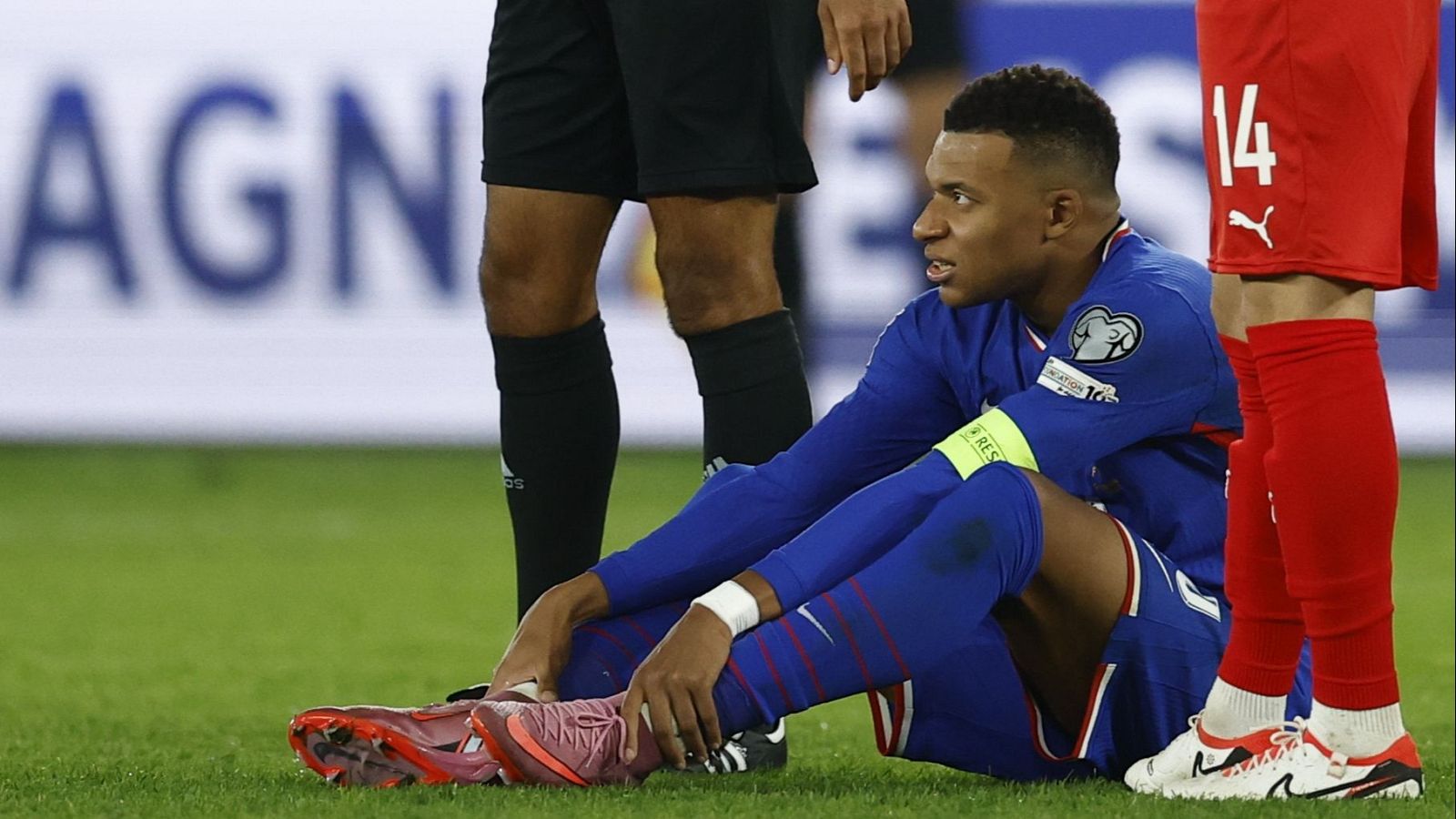 Mbappé, lesionado con Francia