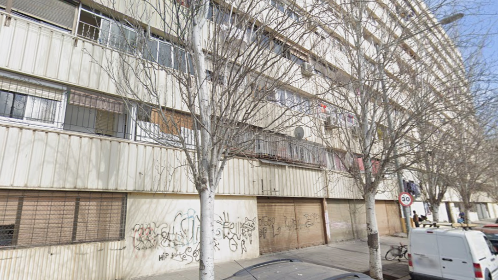 Façana del número 7 del carrer Mart del barri de la Mina, a Sant Adrià de Besòs