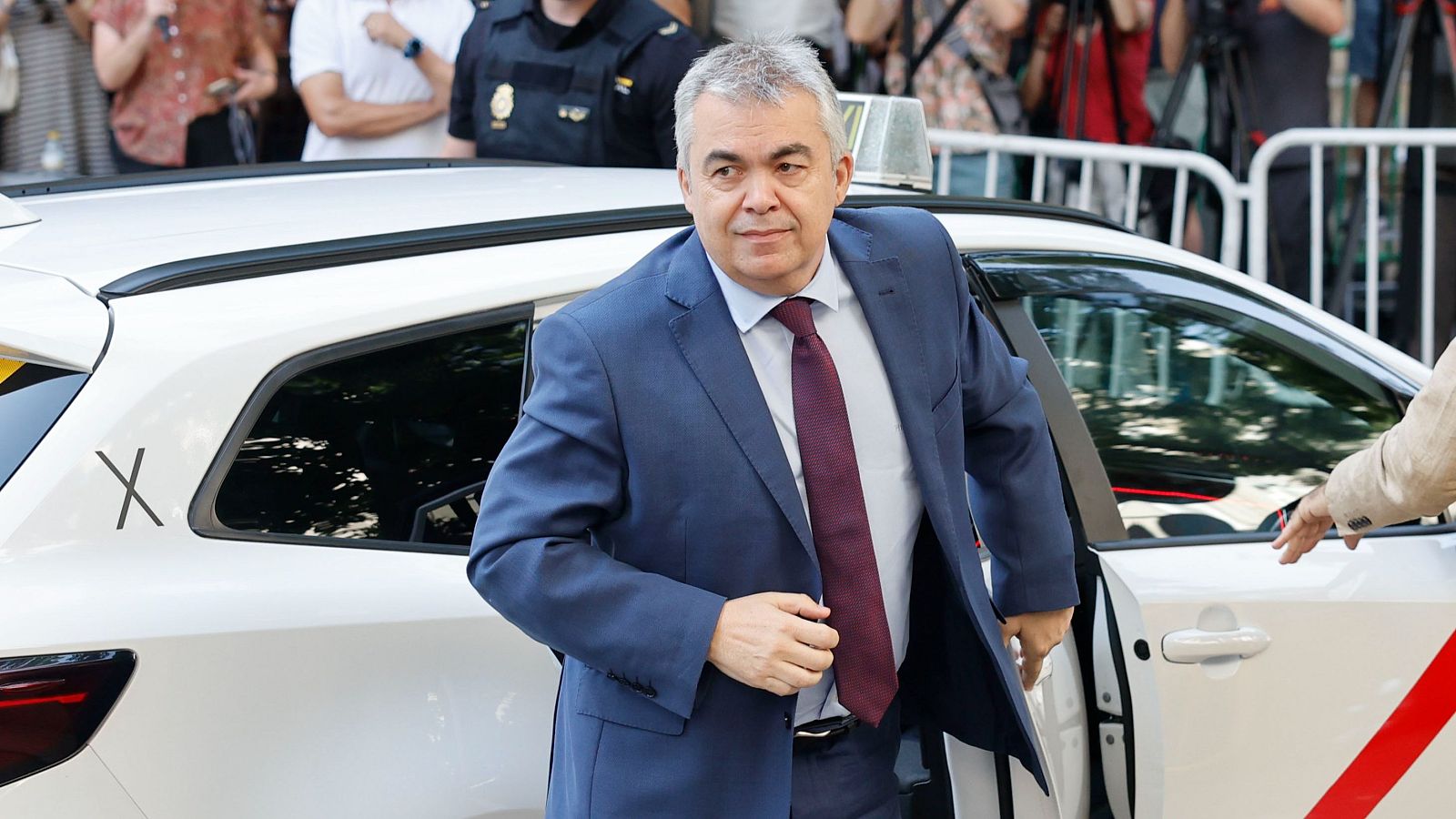 El ex secretario de organización del PSOE Santos Cerdán a su llegada antes de comparecer ante el juez del Tribunal Supremo