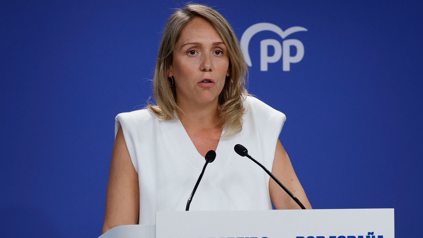 La vicesecretaria de Coordinación Sectorial, Alma Ezcurra, durante la rueda de prensa que ofreció este lunes tras la reunión del Comité de dirección del partido.