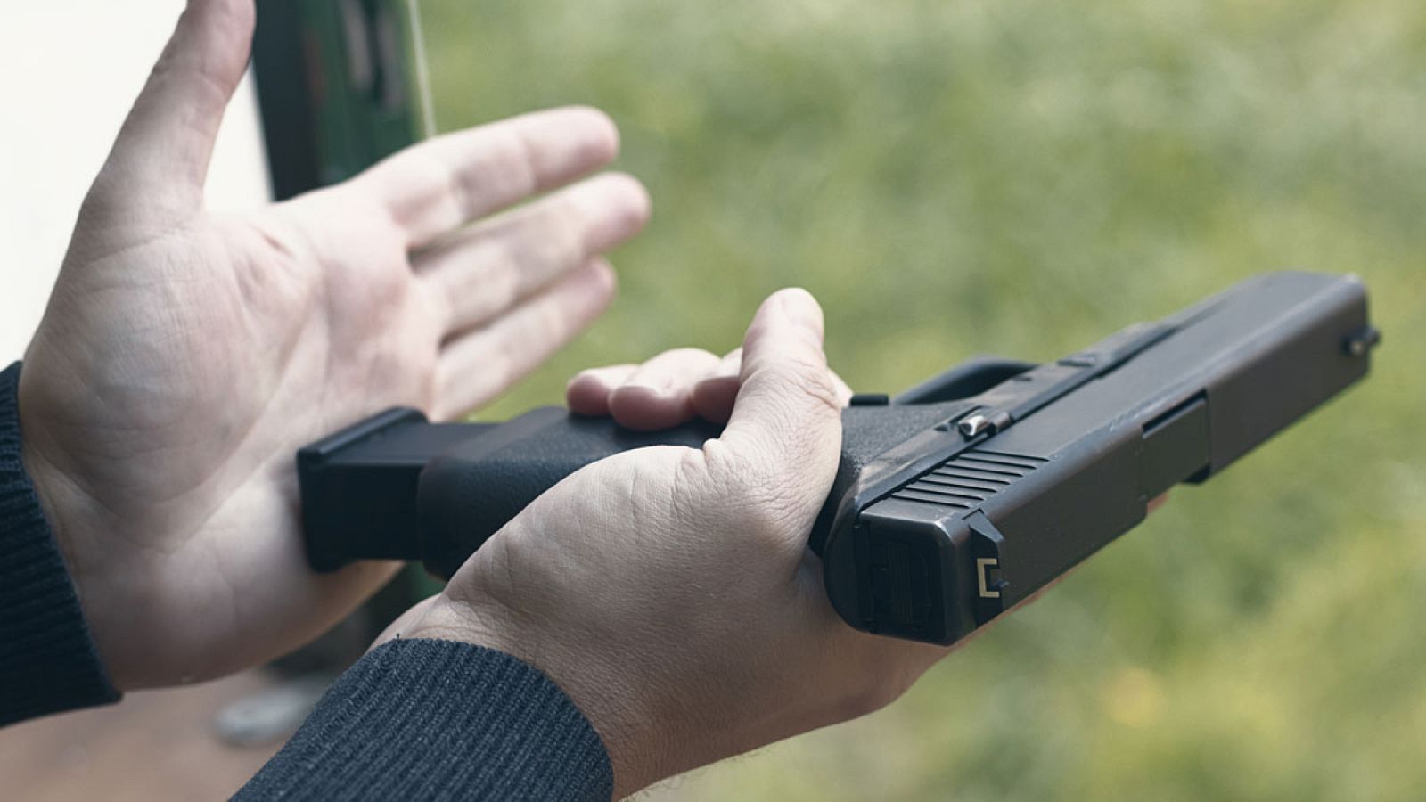 Muere una mujer a la que su pareja disparó "accidentalmente" mientras manipulaba un arma