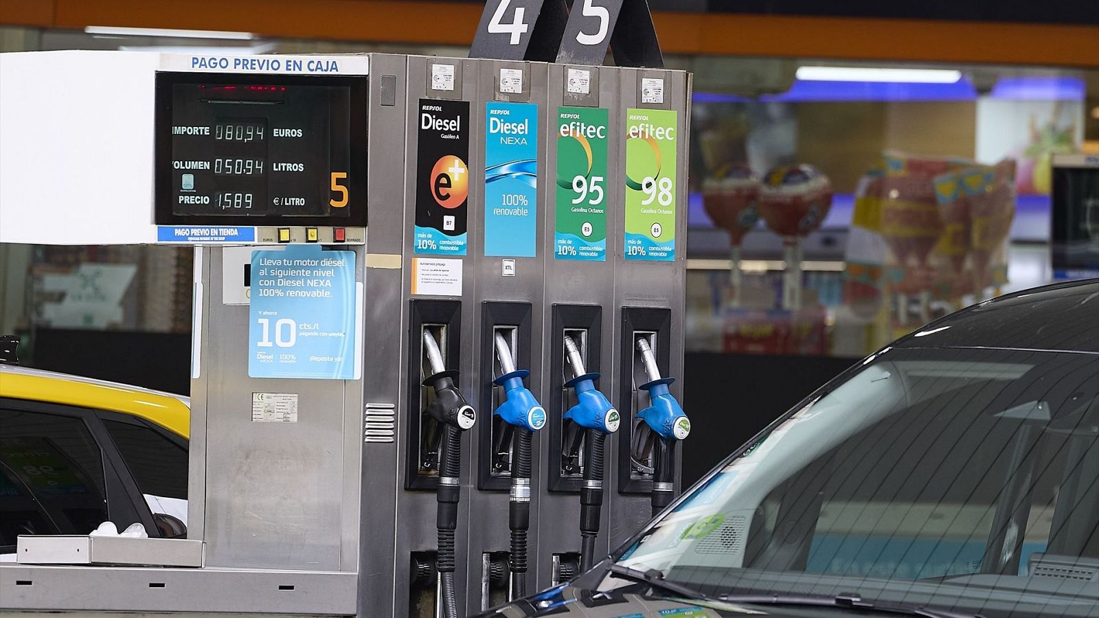 Los carburantes mantienen su tendencia a la baja y caen a mínimos desde finales de junio