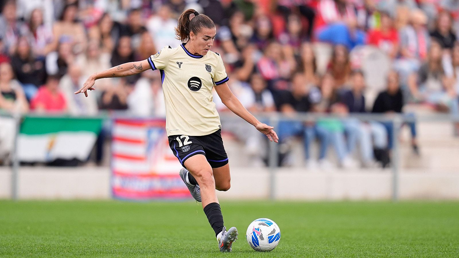 Patri Guijarro en un partido de la presente temporada con el FC Barcelona