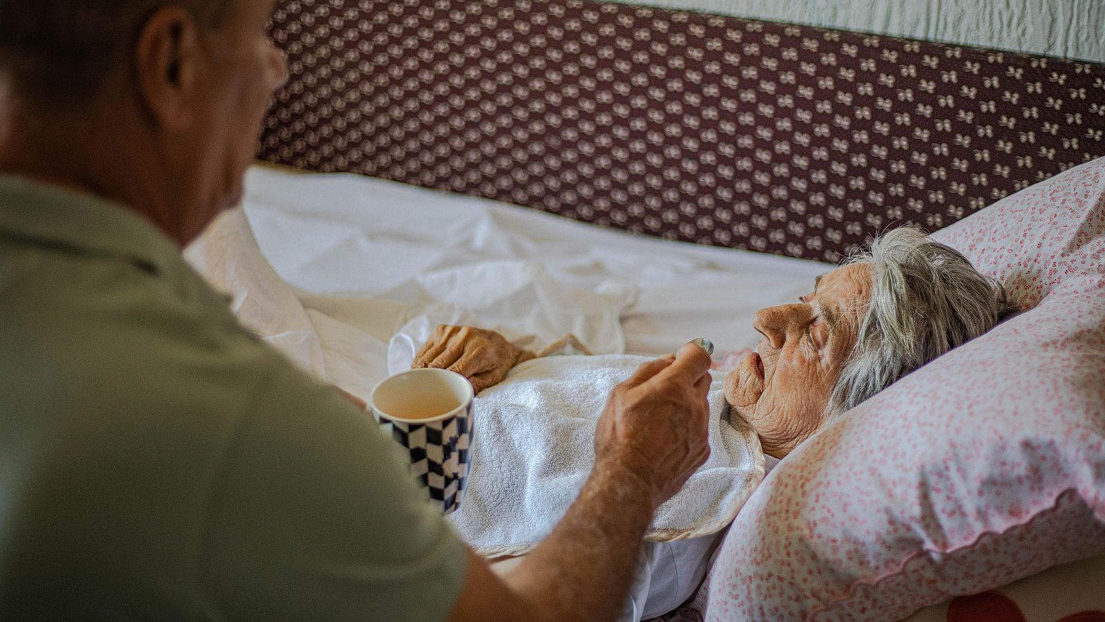 Cataluña, Andalucía, Comunidad Valenciana, Canarias y Murcia acumulan dos de cada tres personas en lista de espera