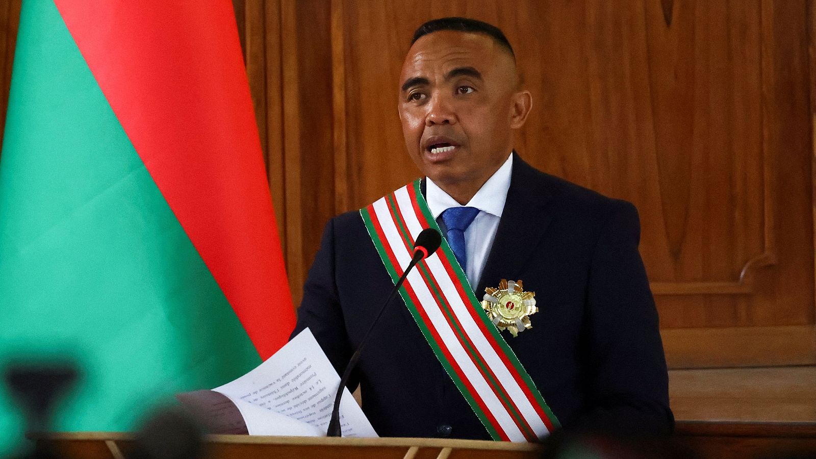 El líder del golpe de Estado en Madagascar jura como nuevo presidente pese a que el mandatario exiliado se niega a dimitir